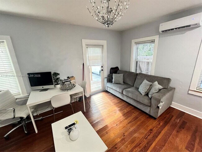 1120 NE 17th Ave-Unit -1 in Fort Lauderdale, FL - Building Photo - Building Photo