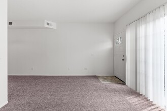 3485 Linden Ave in Long Beach, CA - Building Photo - Building Photo