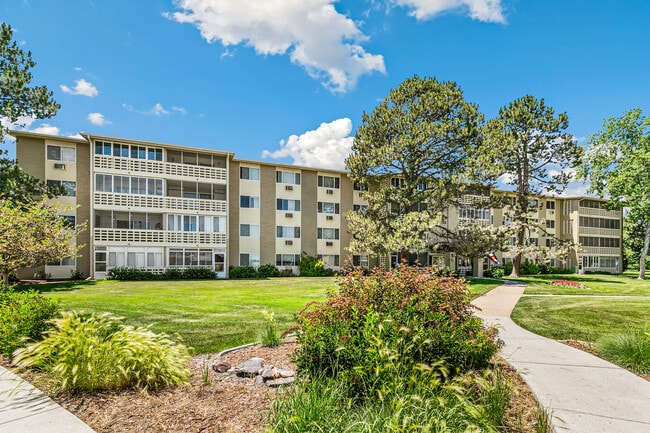 725 S Alton Way, Unit 9C in Denver, CO - Building Photo - Building Photo