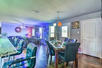 Room in House on Canyon Oaks Dr in Lancaster, TX - Building Photo - Building Photo