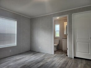 56 Creek Rdg in Michigan City, IN - Foto de edificio - Building Photo