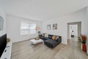 142 Bay Rd in Miami Beach, FL - Building Photo