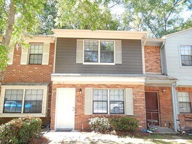 1811 Hartsfield Rd in Tallahassee, FL - Building Photo