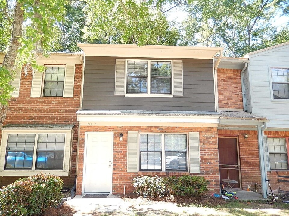 1811 Hartsfield Rd in Tallahassee, FL - Building Photo
