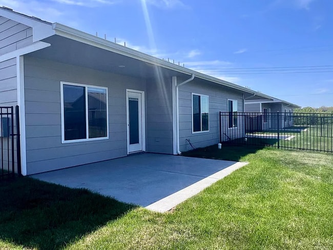 property at 3913 S Bluelake Ct