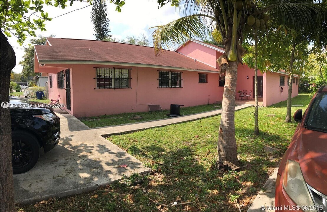 2175 NW 104th St in Miami, FL - Building Photo