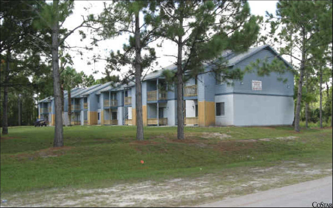 300 SE Mercury Ave in Palm Bay, FL - Building Photo