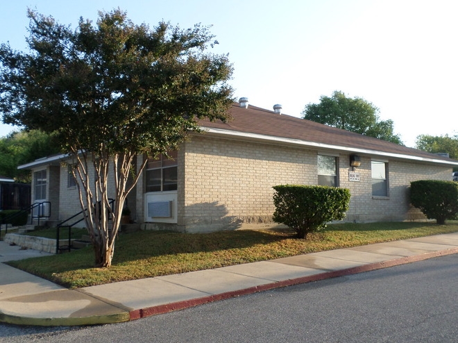 Kerrville Oaks Apartments in Kerrville, TX - Building Photo