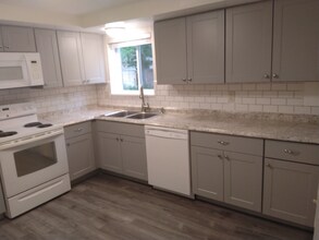 8848 W Jewell Ave, Unit 1 in Lakewood, CO - Building Photo - Building Photo