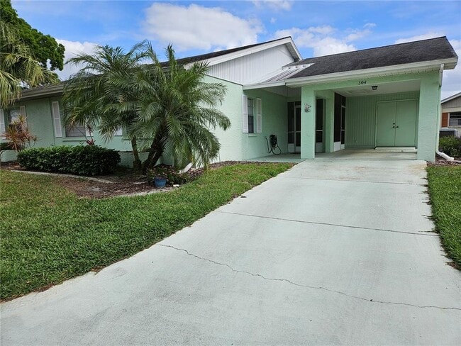 304 Grayston Pl in Sun City Center, FL - Building Photo - Building Photo