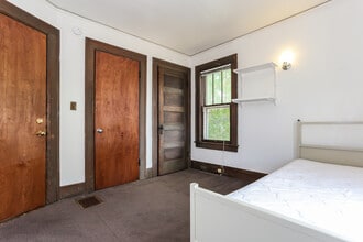 1315 Washtenaw Ave in Ann Arbor, MI - Building Photo - Building Photo