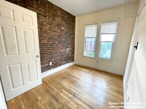 733 Parker St, Unit 2 in Boston, MA - Building Photo - Building Photo