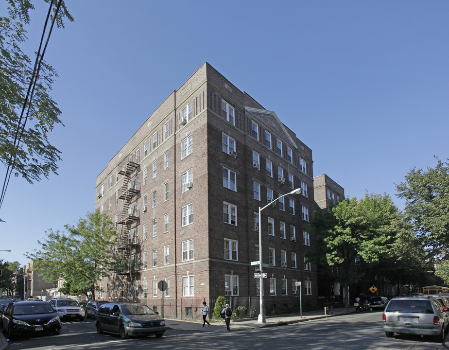 88-11 Elmhurst Ave in Elmhurst, NY - Building Photo