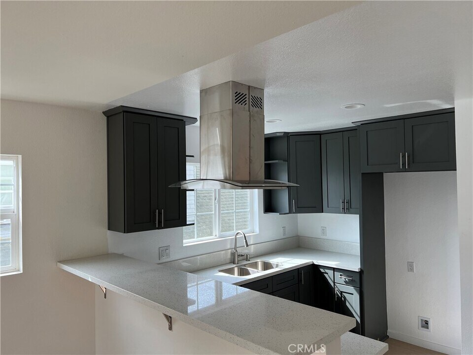 1467 Orange Ave in Long Beach, CA - Building Photo