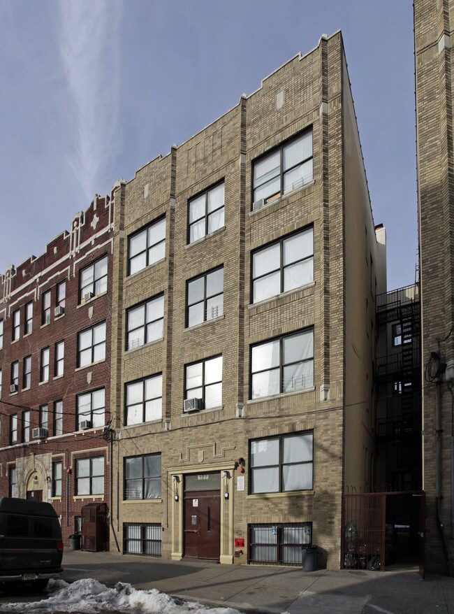 127 Van Wagenen Ave in Jersey City, NJ - Building Photo - Building Photo