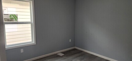 632 Adams Ave, Unit 1st Flr Front in Elizabeth, NJ - Building Photo - Building Photo
