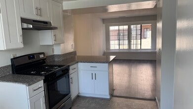 2307 N Cahuenga Blvd in Los Angeles, CA - Building Photo - Building Photo