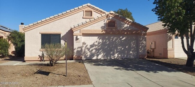 2270 W Silver River Way in Tucson, AZ - Foto de edificio - Building Photo