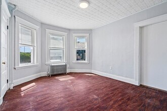 853 Cummins Hwy, Unit 1 in Boston, MA - Foto de edificio - Building Photo