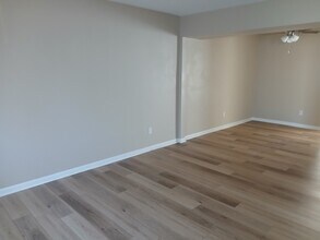 412 Chinaberry Cir in Virginia Beach, VA - Foto de edificio - Building Photo