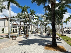 4622 NW 83rd Path in Doral, FL - Building Photo - Building Photo