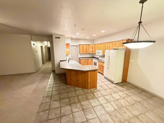 1255 Wolf Hollow Ln in Salt Lake City, UT - Building Photo - Building Photo