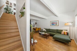 4040 Grand View Blvd, Unit 22 in Los Angeles, CA - Building Photo