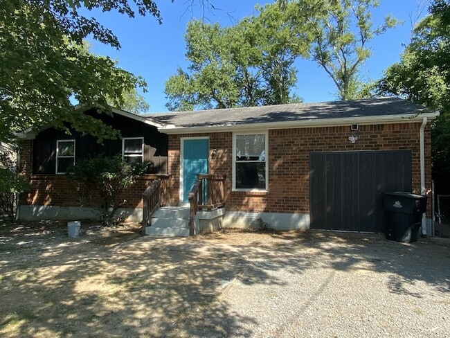 3232 Hinkle Dr