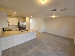 5045 SW 37th St in West Park, FL - Foto de edificio - Building Photo