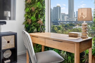 10 SW South River Dr in Miami, FL - Building Photo - Building Photo