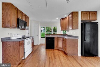 107 Winchester Ave in Grasonville, MD - Foto de edificio - Building Photo