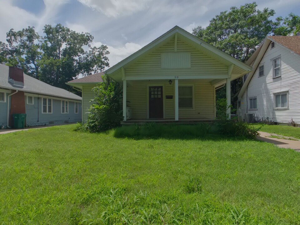 319 Chautauqua in Wichita, KS - Building Photo