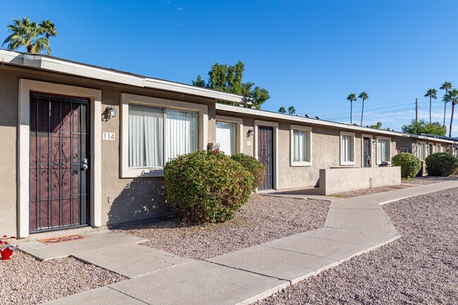 Camelback Courtyard in Phoenix, AZ - Building Photo - Building Photo