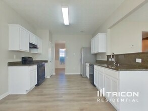 100 Plumeria St in Canton, GA - Foto de edificio - Building Photo
