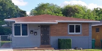2470 NW 82nd St in Miami, FL - Building Photo