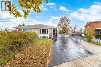 1301 Freeport Dr in Mississauga, ON - Building Photo - Building Photo