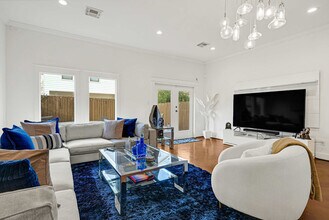 5522 Larkin St, Unit SI ID1056420P in Houston, TX - Building Photo - Building Photo