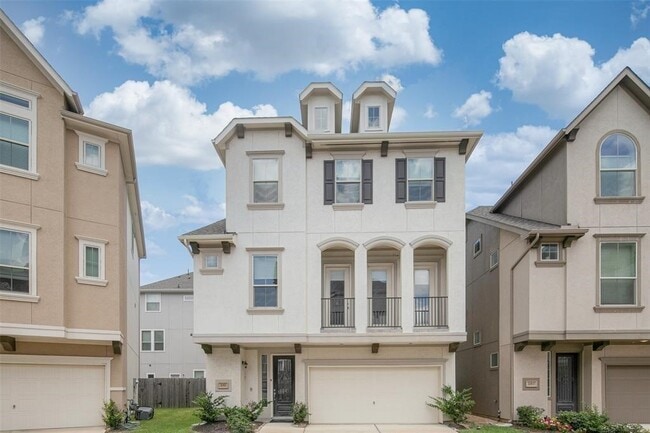 property at 2011 Royal Landing Dr