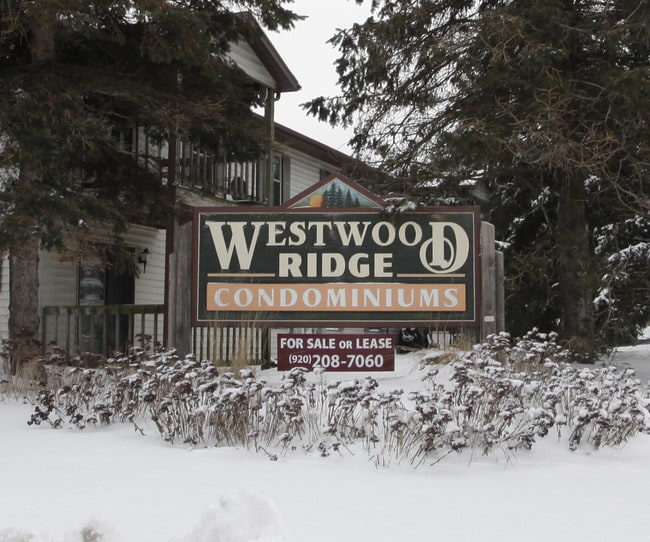 Westwood Ridge Apartments in Sheboygan Falls, WI - Foto de edificio - Building Photo