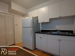 3044 W Wellington Ave, Unit 2 in Chicago, IL - Building Photo - Building Photo