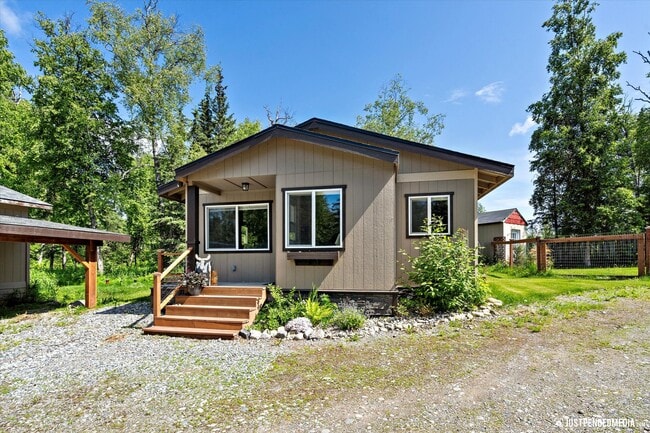 property at 4005 Patrick Cir