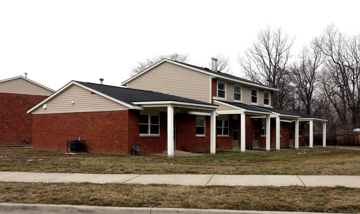 Laurelwood Apartments in Indianapolis, IN - Building Photo