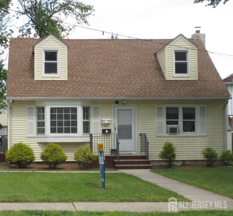 147 Vineyard Rd in Edison, NJ - Building Photo
