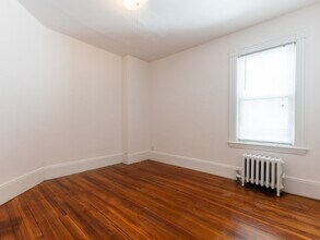 15 Russell Rd, Unit 1 in Somerville, MA - Building Photo - Building Photo