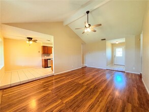 2305 Willow Dr in Portland, TX - Foto de edificio - Building Photo