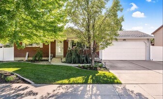 10302 S 500 E in Sandy, UT - Building Photo