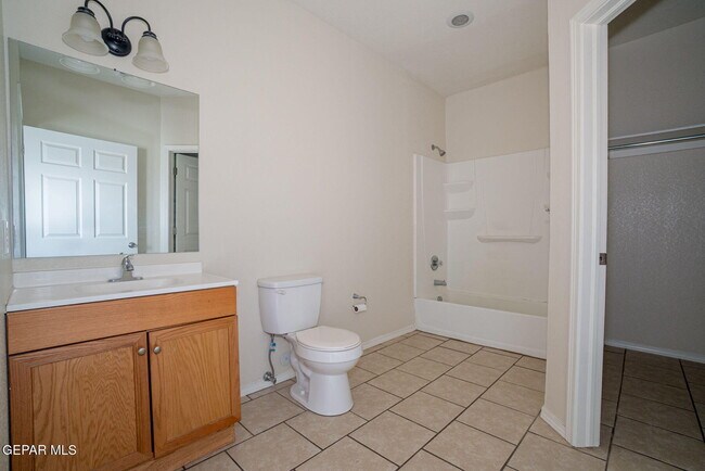 5030 Fairbanks Dr in El Paso, TX - Building Photo - Building Photo