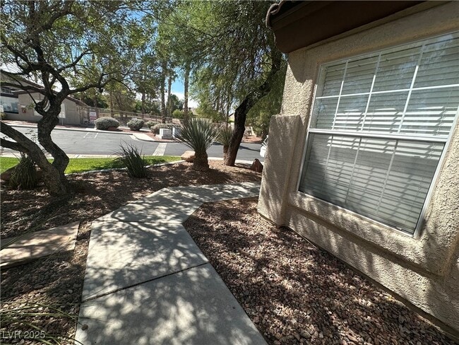 property at 2604 Ponderosa Pine Ave