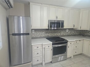 19 Cardinal Ln in East Islip, NY - Building Photo - Building Photo