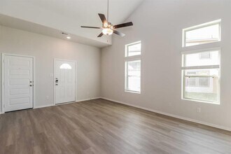 24802 Scilla Wy in Montgomery, TX - Foto de edificio - Building Photo
